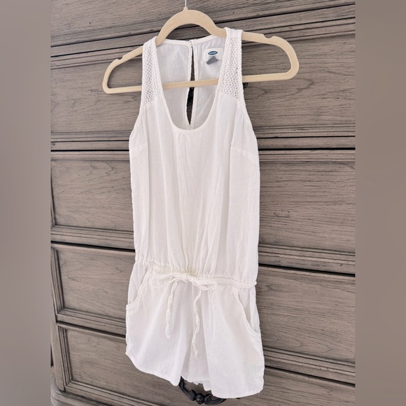 White Linen Sleeveless Romper EUC One Piece Shorts Crochet Tie Waist Old Navy S - Picture 8 of 13